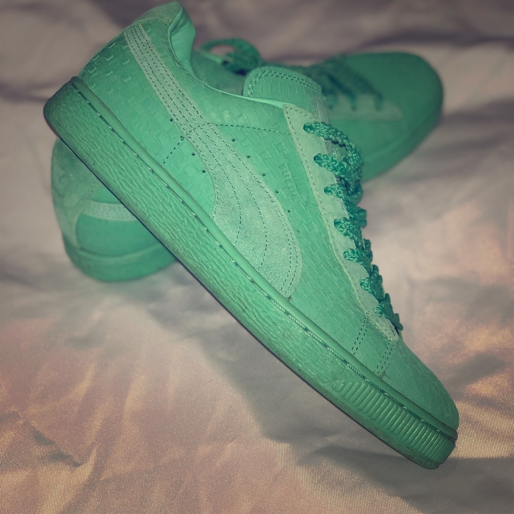 Sneakers